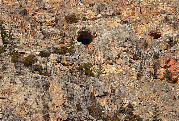 Wyoming, Wind River Canyon - Caves